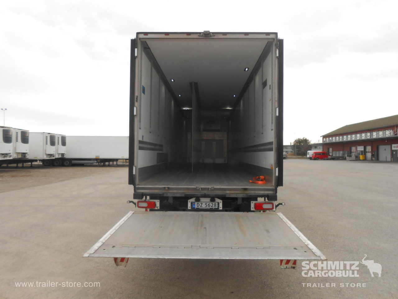 SCHMITZ Reefer Multitemp Taillift - Puspiekabe izotermiskais: foto 3 SCHMITZ Reefer Multitemp Taillift - Puspiekabe izotermiskais: foto 3