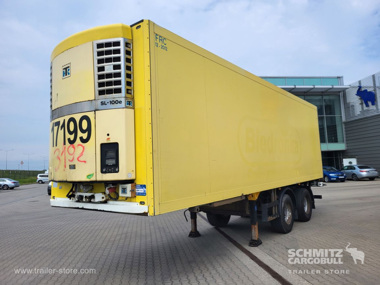 SCHMITZ Insulated/refrigerated box Taillift - Puspiekabe refrižerators: foto 1 SCHMITZ Insulated/refrigerated box Taillift - Puspiekabe refrižerators: foto 1