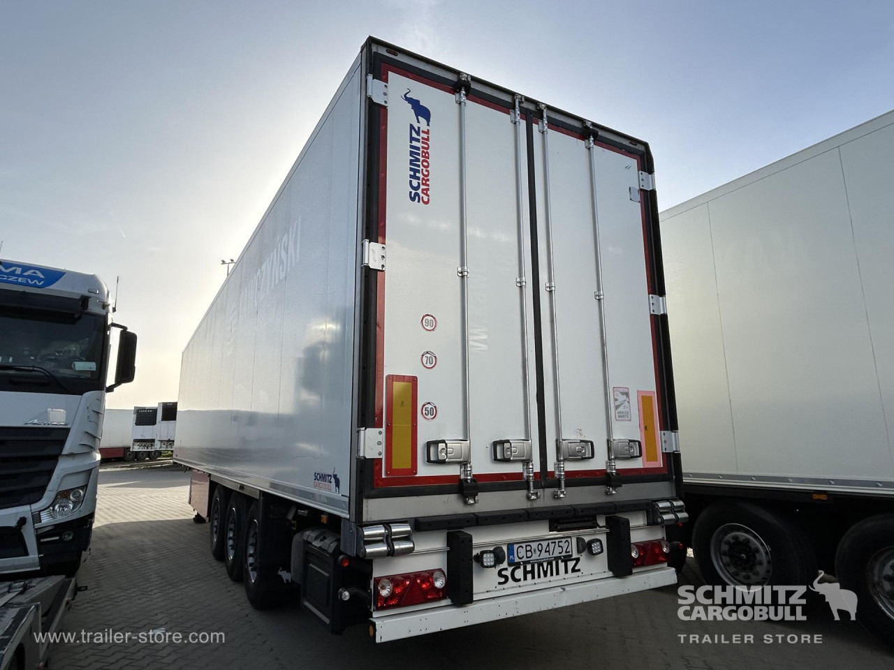 SCHMITZ Reefer Standard - Puspiekabe izotermiskais: foto 4 SCHMITZ Reefer Standard - Puspiekabe izotermiskais: foto 4