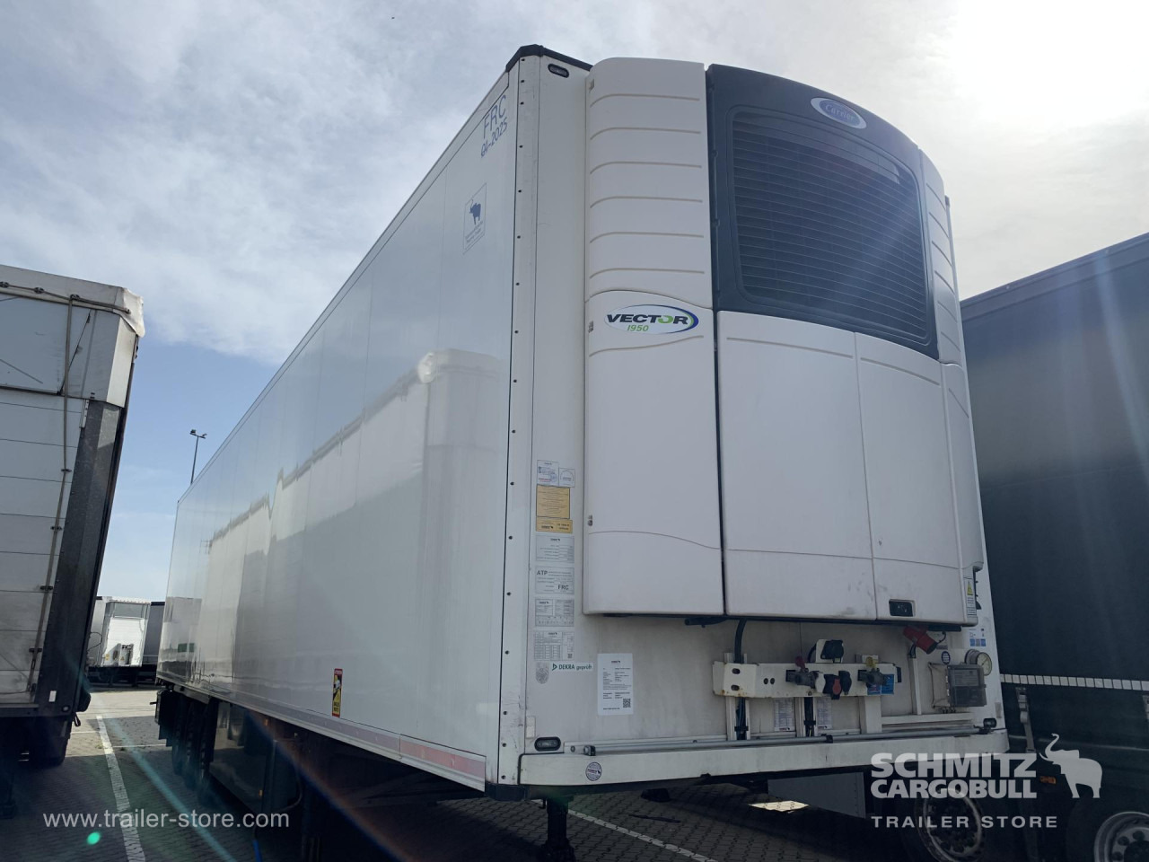 SCHMITZ Reefer flowertransport Double deck - Puspiekabe izotermiskais: foto 1 SCHMITZ Reefer flowertransport Double deck - Puspiekabe izotermiskais: foto 1