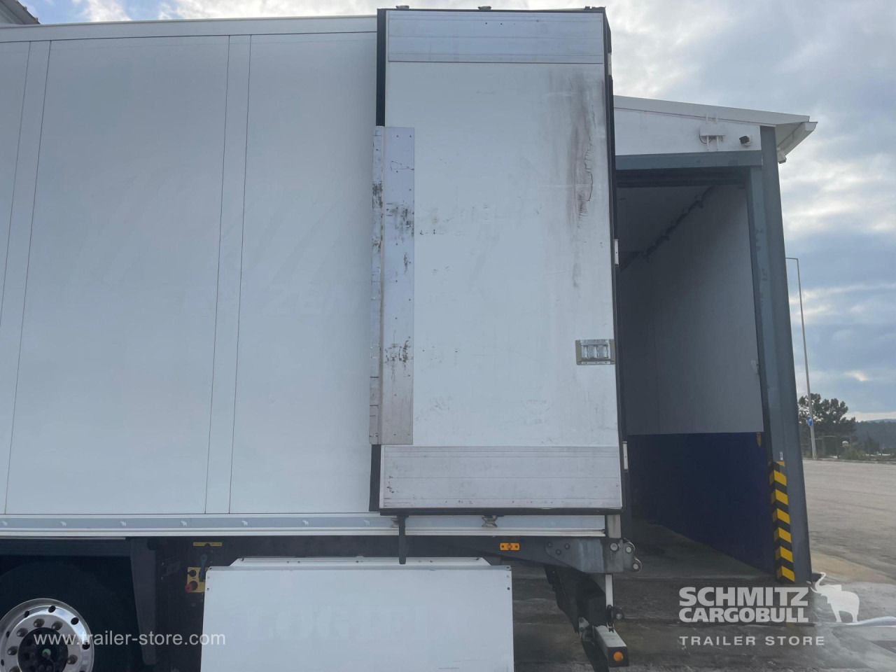SCHMITZ Reefer Multitemp - Puspiekabe izotermiskais: foto 5 SCHMITZ Reefer Multitemp - Puspiekabe izotermiskais: foto 5