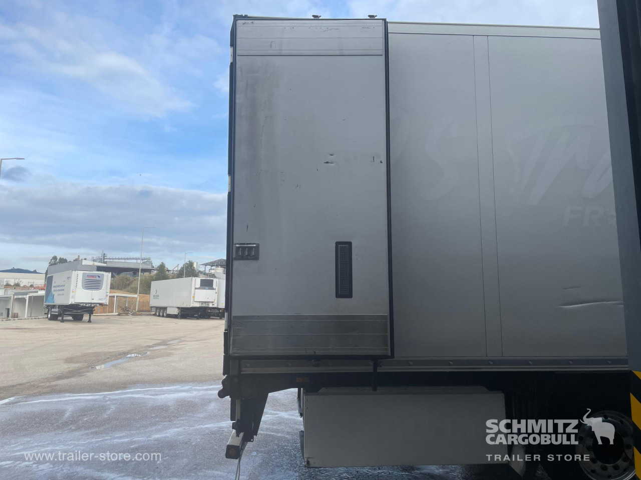 SCHMITZ Reefer Multitemp - Puspiekabe izotermiskais: foto 4 SCHMITZ Reefer Multitemp - Puspiekabe izotermiskais: foto 4