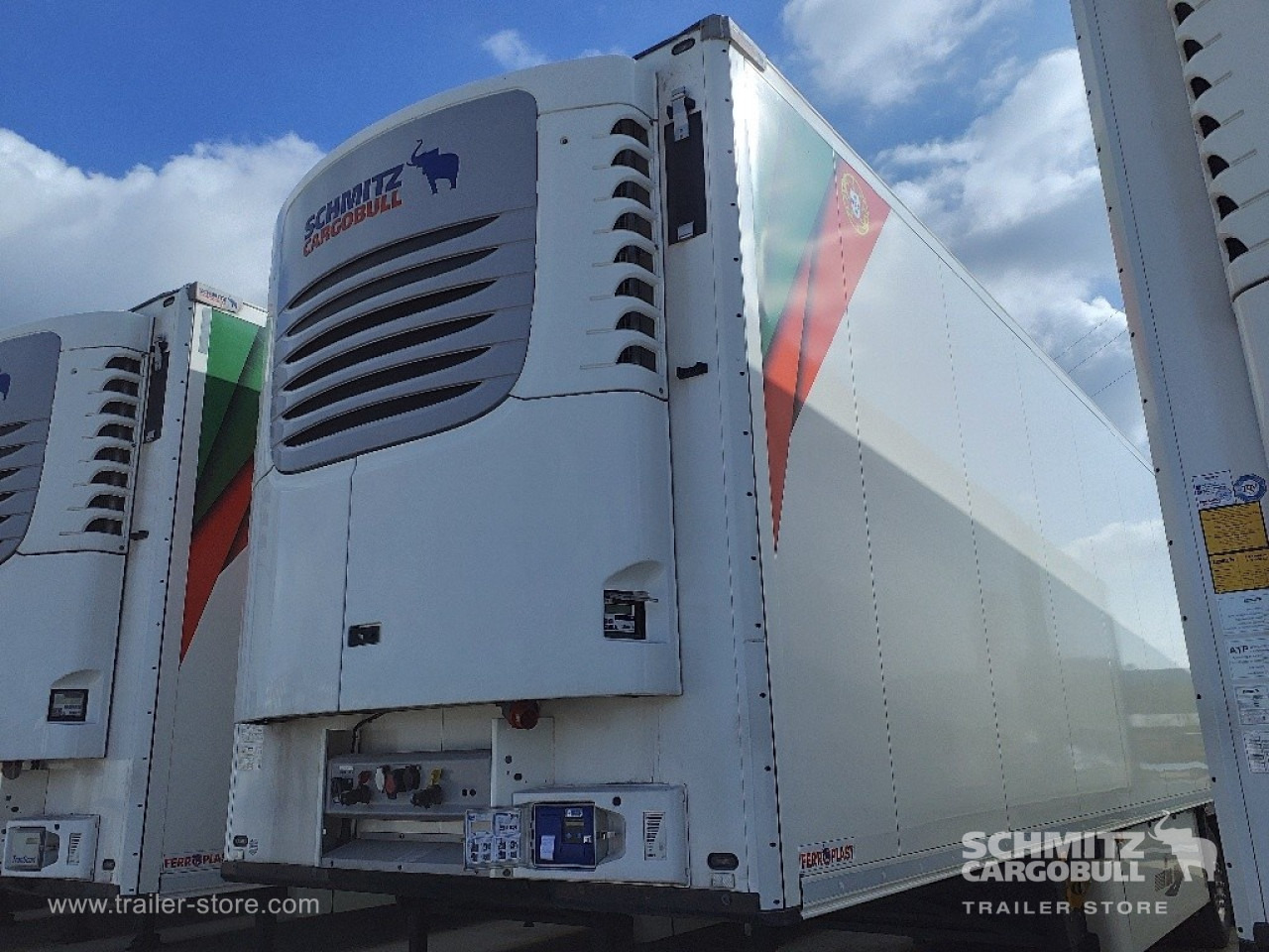 SCHMITZ Reefer Standard - Puspiekabe izotermiskais: foto 2 SCHMITZ Reefer Standard - Puspiekabe izotermiskais: foto 2
