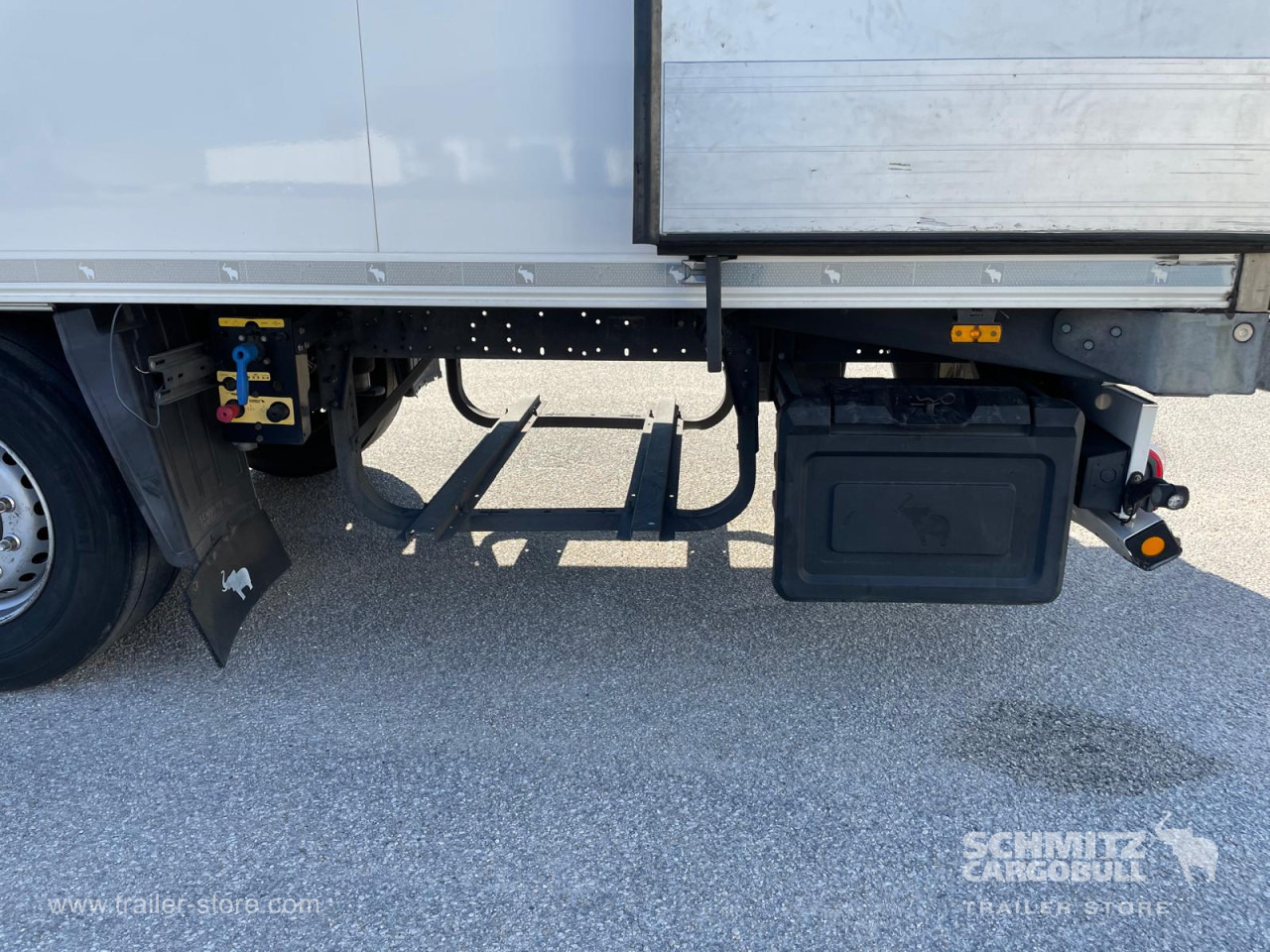 SCHMITZ Reefer Standard - Puspiekabe izotermiskais: foto 3 SCHMITZ Reefer Standard - Puspiekabe izotermiskais: foto 3