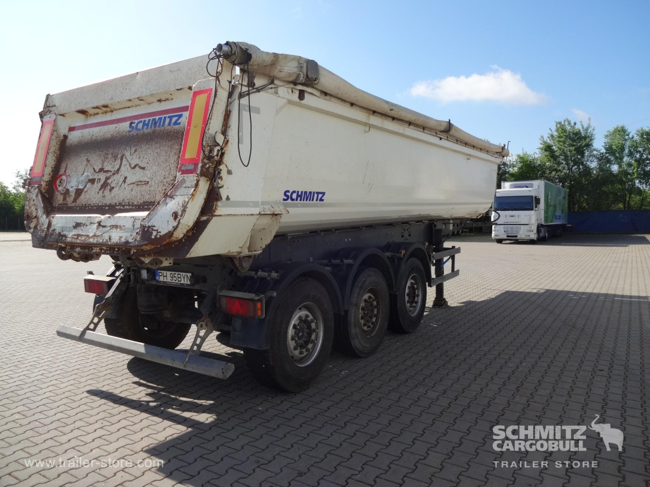 SCHMITZ Tipper Steel half pipe body 28m³ - Puspiekabe pašizgāzējs: foto 2 SCHMITZ Tipper Steel half pipe body 28m³ - Puspiekabe pašizgāzējs: foto 2