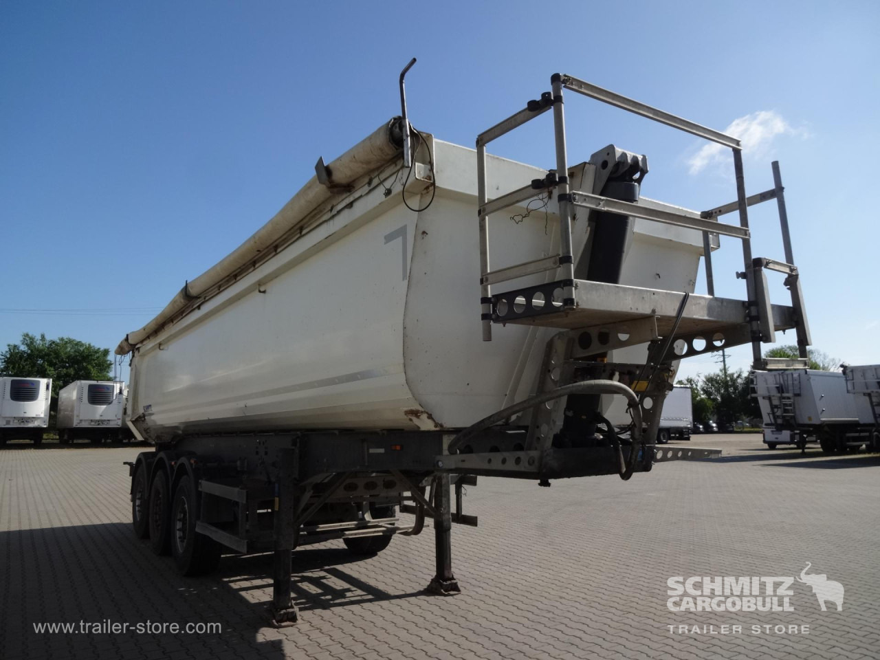 SCHMITZ Tipper Steel half pipe body 28m³ - Puspiekabe pašizgāzējs: foto 3 SCHMITZ Tipper Steel half pipe body 28m³ - Puspiekabe pašizgāzējs: foto 3