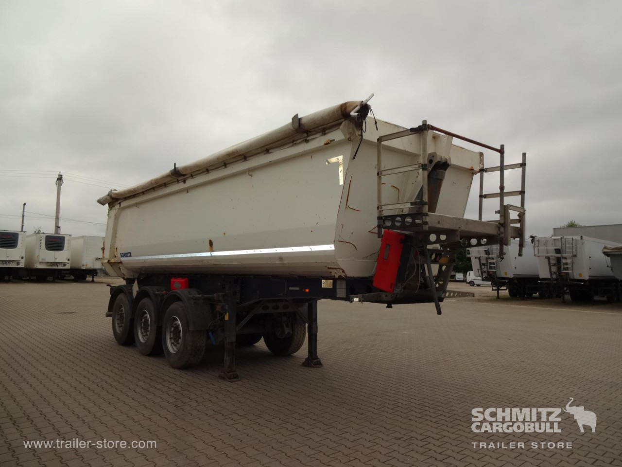 SCHMITZ Tipper Steel half pipe body 28m³ - Puspiekabe pašizgāzējs: foto 4 SCHMITZ Tipper Steel half pipe body 28m³ - Puspiekabe pašizgāzējs: foto 4