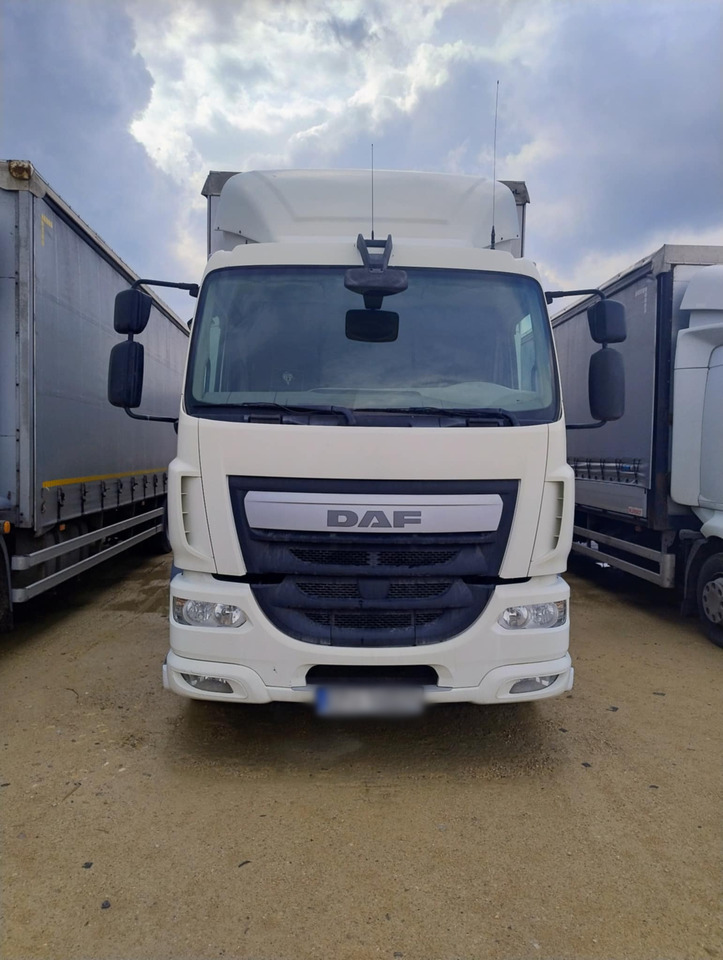 DAF LF 250 / Curtainsider 18 EPAL / sleeping cab - Kravas automašīna ar tentu: foto 2 DAF LF 250 / Curtainsider 18 EPAL / sleeping cab - Kravas automašīna ar tentu: foto 2