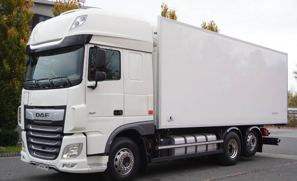 DAF XF 450 6×2 E6 / Refrigerator Lacapitaine / ATP/FRC to 2027 / 18 pallets - Kravas automašīna refrižerators: foto 1 DAF XF 450 6×2 E6 / Refrigerator Lacapitaine / ATP/FRC to 2027 / 18 pallets - Kravas automašīna refrižerators: foto 1