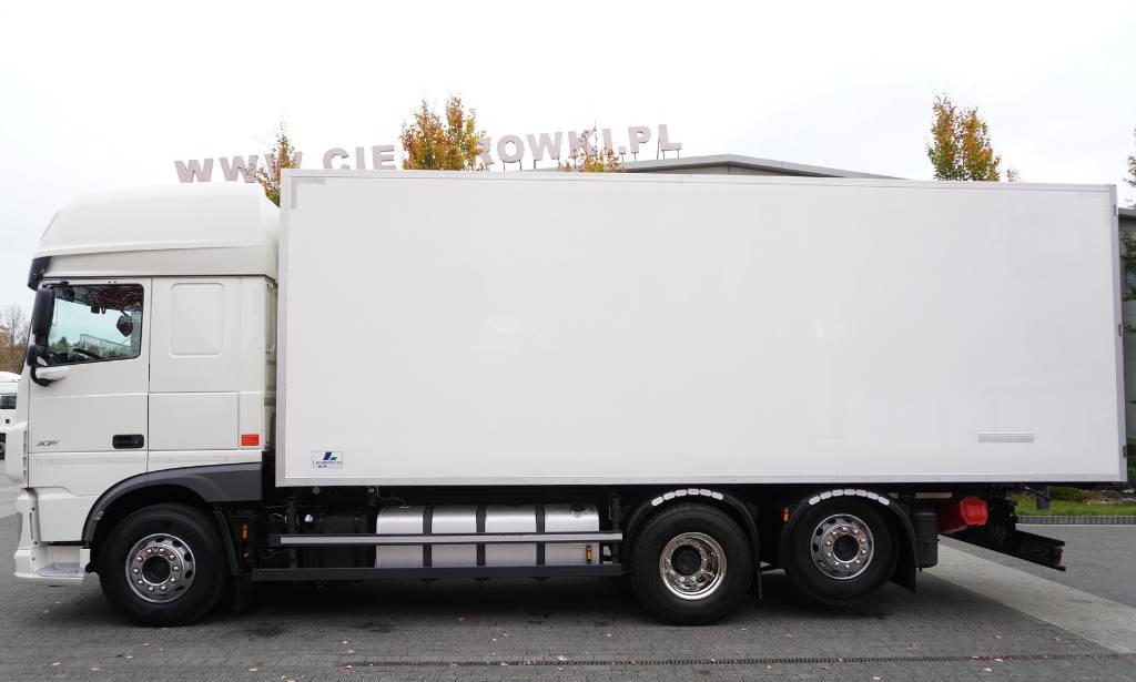DAF XF 450 6×2 E6 / Refrigerator Lacapitaine / ATP/FRC to 2027 / 18 pallets - Kravas automašīna refrižerators: foto 4 DAF XF 450 6×2 E6 / Refrigerator Lacapitaine / ATP/FRC to 2027 / 18 pallets - Kravas automašīna refrižerators: foto 4