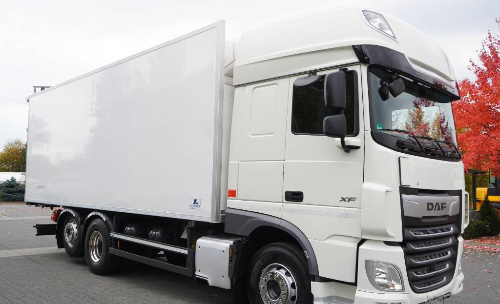 DAF XF 450 6×2 E6 / Refrigerator Lacapitaine / ATP/FRC to 2027 / 18 pallets - Kravas automašīna refrižerators: foto 3 DAF XF 450 6×2 E6 / Refrigerator Lacapitaine / ATP/FRC to 2027 / 18 pallets - Kravas automašīna refrižerators: foto 3
