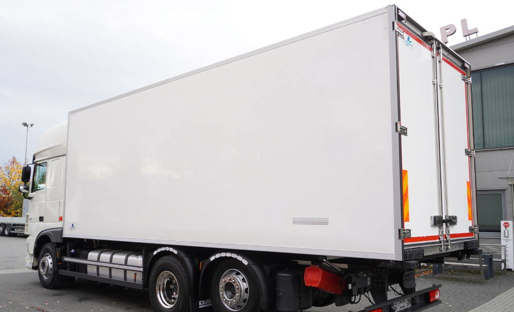 DAF XF 450 6×2 E6 / Refrigerator Lacapitaine / ATP/FRC to 2027 / 18 pallets - Kravas automašīna refrižerators: foto 5 DAF XF 450 6×2 E6 / Refrigerator Lacapitaine / ATP/FRC to 2027 / 18 pallets - Kravas automašīna refrižerators: foto 5