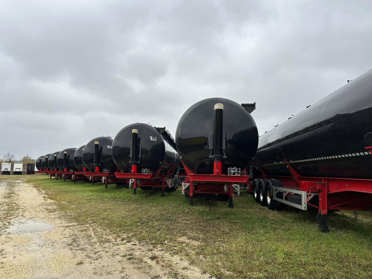 Silosa puspiekabe FELDBINDER 334C 15 A-1-1-40 Silo tank / 66 m3 / 2022 / 20 units: foto 8