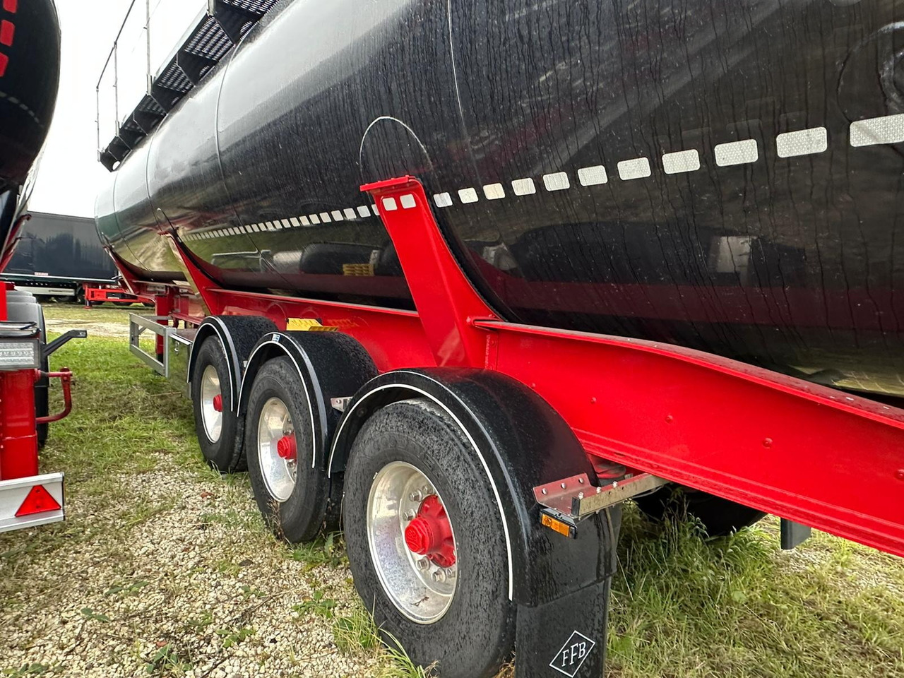 Silosa puspiekabe FELDBINDER 334C 15 A-1-1-40 Silo tank / 66 m3 / 2022 / 20 units: foto 11