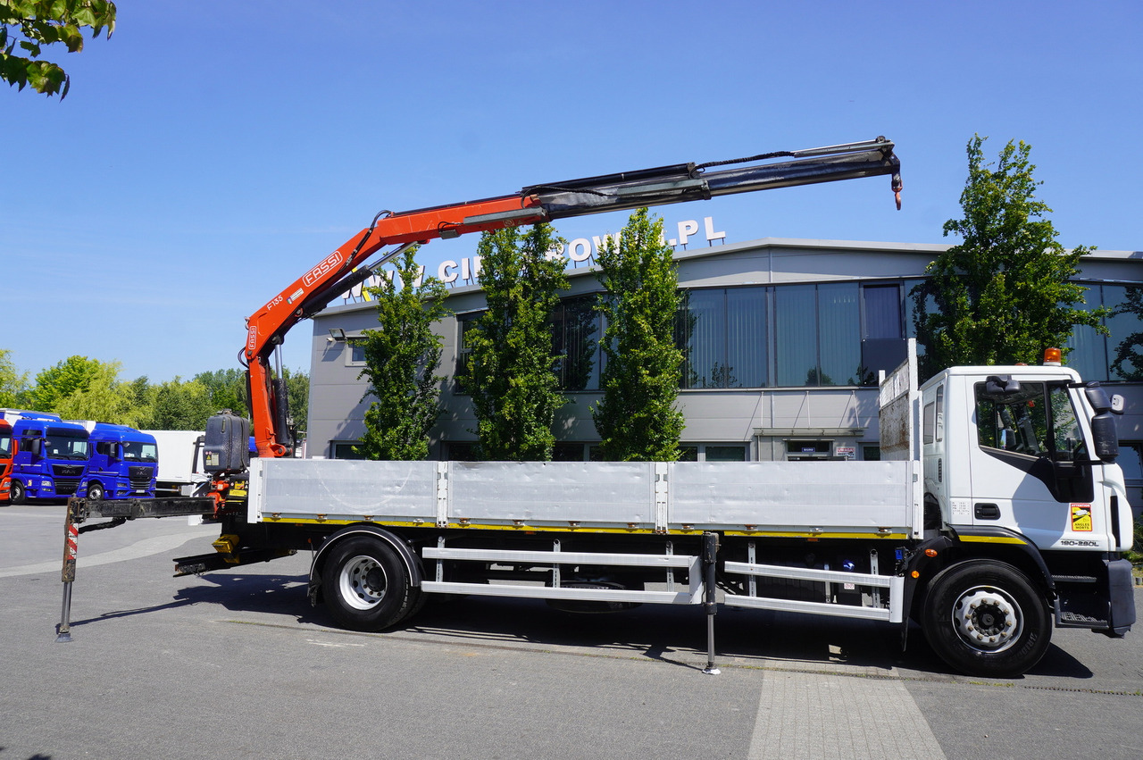 IVECO EUROCARGO 190-280L / FASSI F135A / 8 M / Lift cap. 5580 kg - Bortu kravas automašīna/ Platforma, Kravas auto ar manipulatoru: foto 2 IVECO EUROCARGO 190-280L / FASSI F135A / 8 M / Lift cap. 5580 kg - Bortu kravas automašīna/ Platforma, Kravas auto ar manipulatoru: foto 2