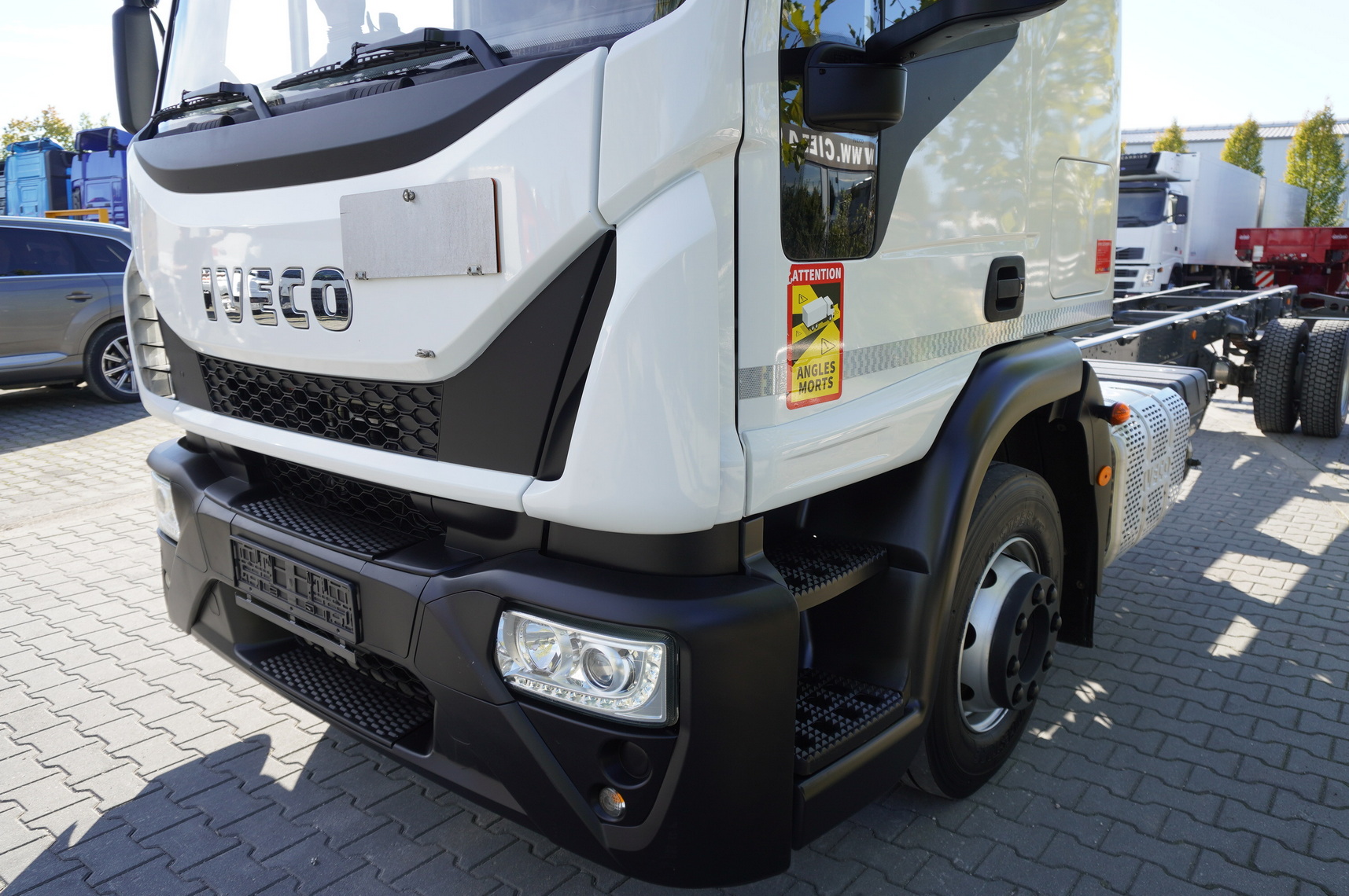 IVECO Eurocargo 140e19 4×2 E6 Glob / ADR / frame 8,1m - Šasija kravas automašīna: foto 5 IVECO Eurocargo 140e19 4×2 E6 Glob / ADR / frame 8,1m - Šasija kravas automašīna: foto 5