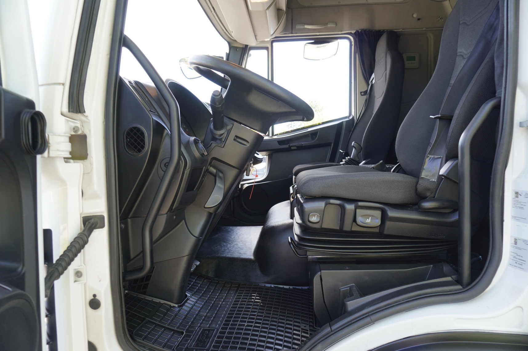 IVECO Eurocargo 140e19 4×2 E6 Glob / ADR / frame 8,1m līzingu IVECO Eurocargo 140e19 4×2 E6 Glob / ADR / frame 8,1m: foto 14 IVECO Eurocargo 140e19 4×2 E6 Glob / ADR / frame 8,1m līzingu IVECO Eurocargo 140e19 4×2 E6 Glob / ADR / frame 8,1m: foto 14