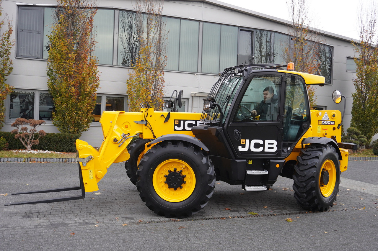 JCB 560-80 / 6 ton lifting capacity / power 146 HP - Teleskopiskais riteņu iekrāvējs: foto 5 JCB 560-80 / 6 ton lifting capacity / power 146 HP - Teleskopiskais riteņu iekrāvējs: foto 5
