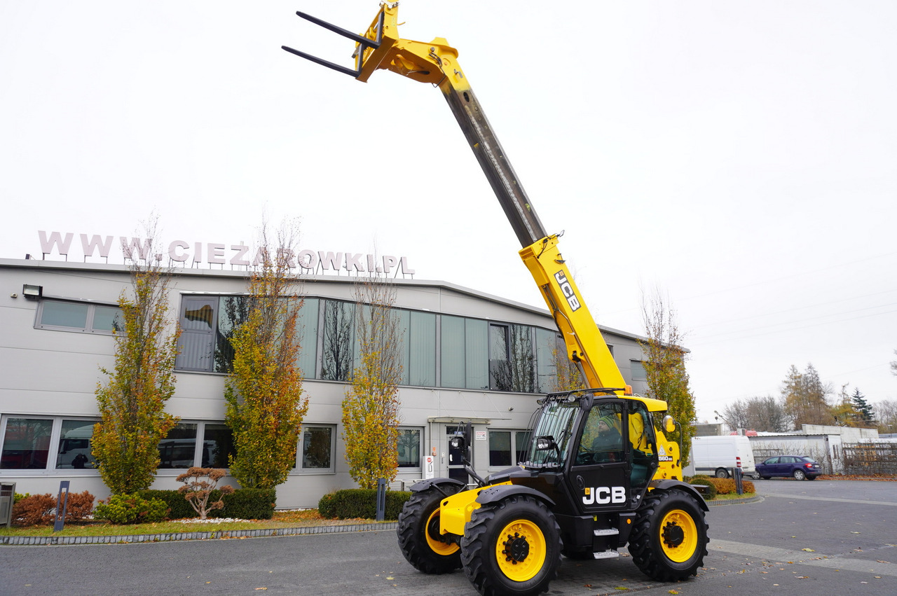 JCB 560-80 / 6 ton lifting capacity / power 146 HP - Teleskopiskais riteņu iekrāvējs: foto 1 JCB 560-80 / 6 ton lifting capacity / power 146 HP - Teleskopiskais riteņu iekrāvējs: foto 1
