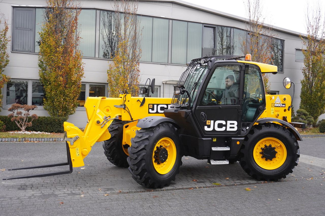 JCB 560-80 / 6 ton lifting capacity / power 146 HP - Teleskopiskais iekrāvējs: foto 4 JCB 560-80 / 6 ton lifting capacity / power 146 HP - Teleskopiskais iekrāvējs: foto 4