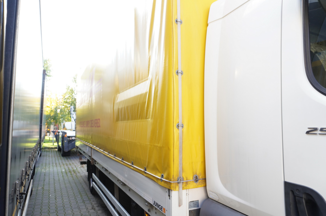 JUNGE Body Tarpaulin JUNGE / 18 Europallets / 2015 - Kravas kaste ar tentu: foto 4 JUNGE Body Tarpaulin JUNGE / 18 Europallets / 2015 - Kravas kaste ar tentu: foto 4