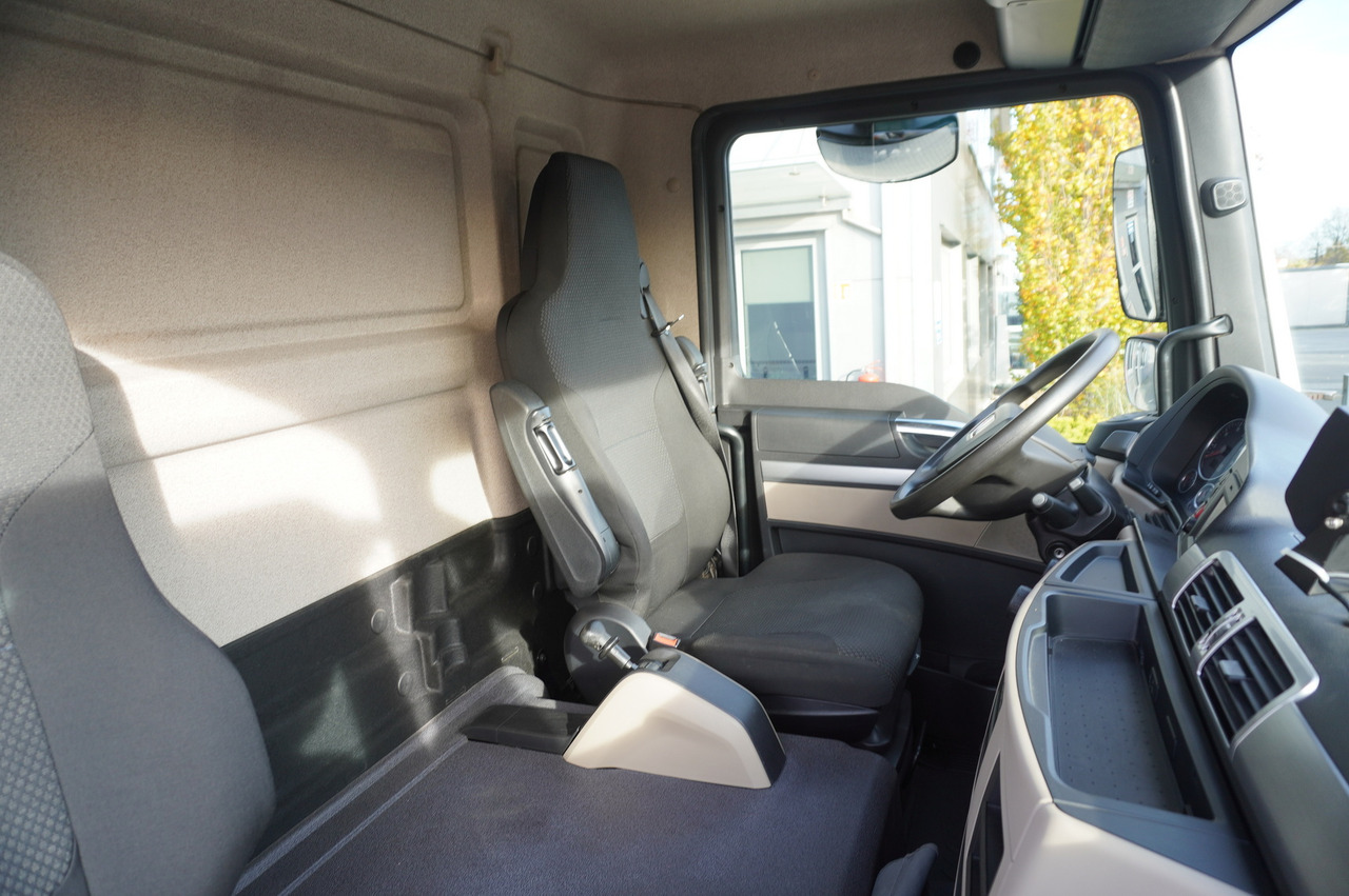 Kravas automašīna ar tentu MAN TGL 12.220 / Curtainsider 19 EPAL / 140 tho. km: foto 29 Kravas automašīna ar tentu MAN TGL 12.220 / Curtainsider 19 EPAL / 140 tho. km: foto 29