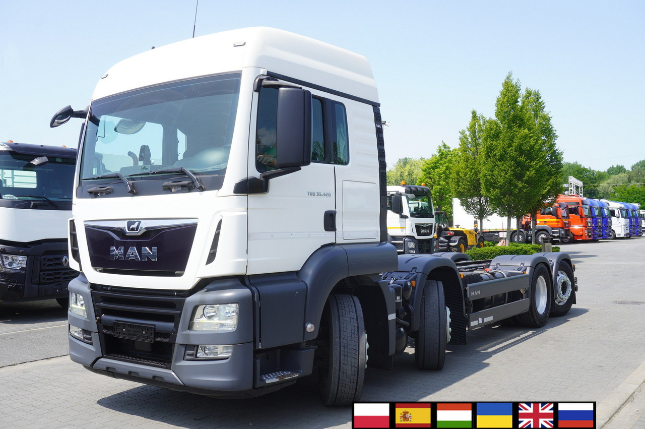 MAN TGS 35.420 8x2 / Chassis 6.4 m / 3 steered axles - Šasija kravas automašīna: foto 1 MAN TGS 35.420 8x2 / Chassis 6.4 m / 3 steered axles - Šasija kravas automašīna: foto 1