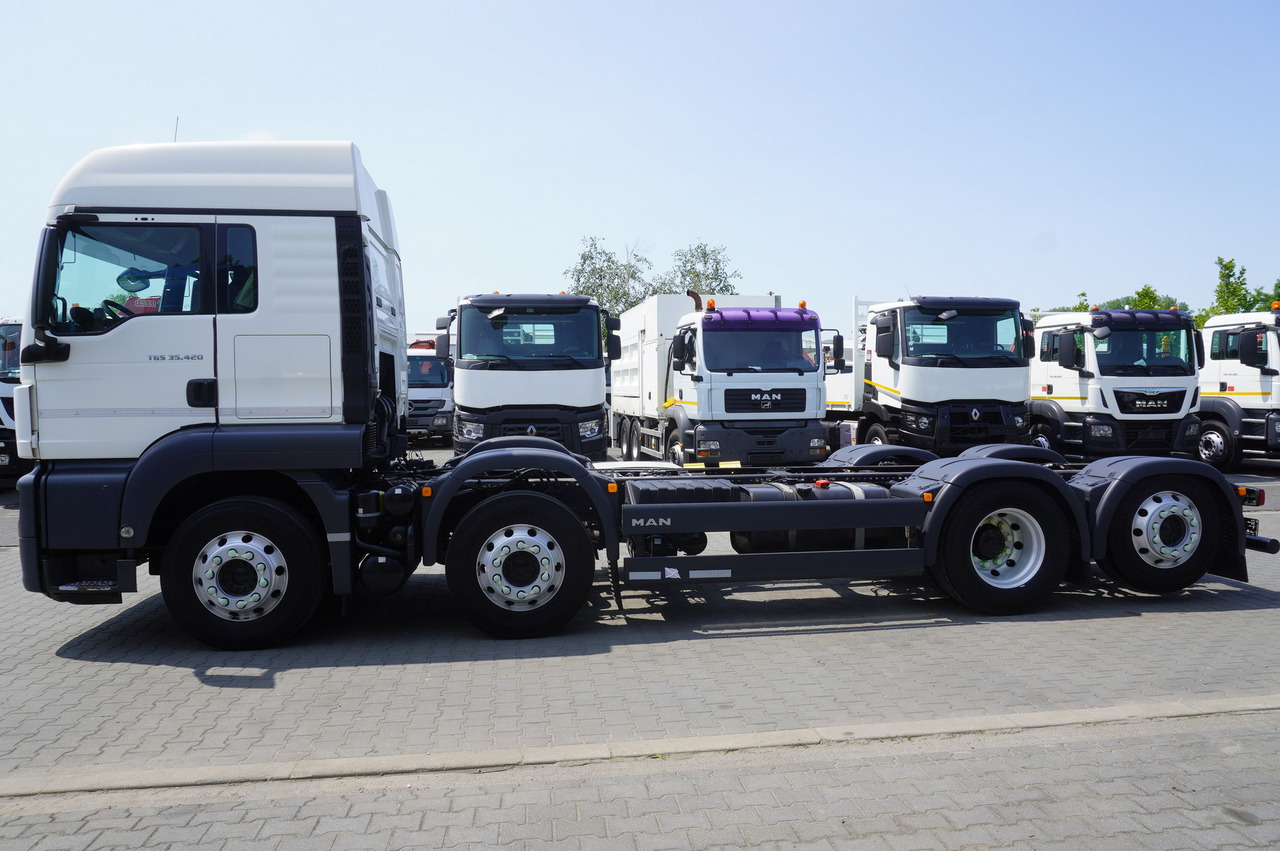 MAN TGS 35.420 8x2 / Chassis 6.4 m / 3 steered axles - Šasija kravas automašīna: foto 3 MAN TGS 35.420 8x2 / Chassis 6.4 m / 3 steered axles - Šasija kravas automašīna: foto 3