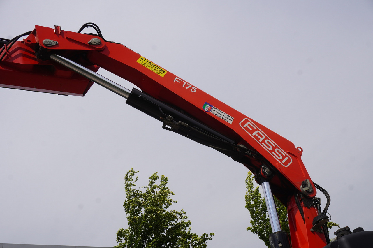 Autoceltnis MERCEDES-BENZ AROCS 2636 Flatbed / HDS FASSI F175 7.7 T / 150,000 km: foto 16