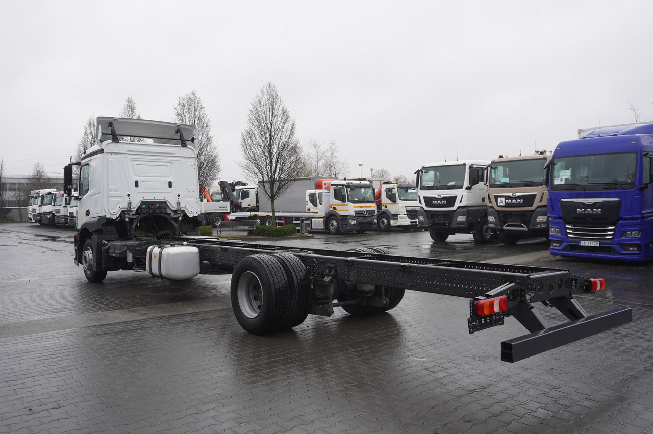 MERCEDES-BENZ Actros 1824 / 9.1 m chassis / ADR AT / sleeping cabin - Šasija kravas automašīna: foto 5 MERCEDES-BENZ Actros 1824 / 9.1 m chassis / ADR AT / sleeping cabin - Šasija kravas automašīna: foto 5