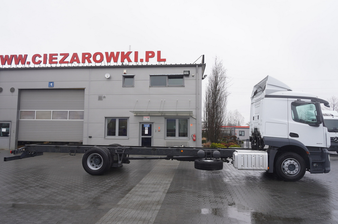 MERCEDES-BENZ Actros 1824 / 9.1 m chassis / ADR AT / sleeping cabin - Šasija kravas automašīna: foto 2 MERCEDES-BENZ Actros 1824 / 9.1 m chassis / ADR AT / sleeping cabin - Šasija kravas automašīna: foto 2