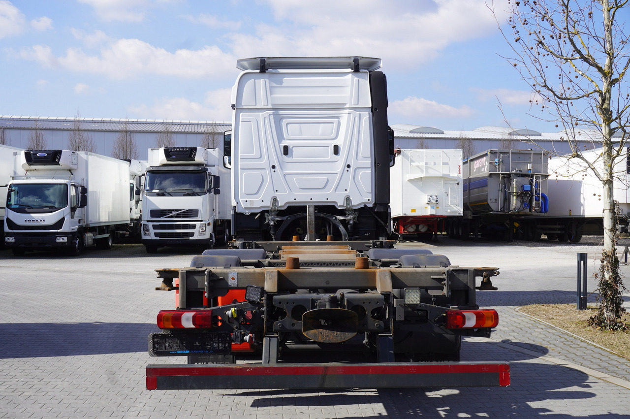 MERCEDES-BENZ Actros 2543 / BDF / Retarder / sleeping cabin - Konteineru vedējs/ Kravas automašīna ar noņemamā virsbūve: foto 4 MERCEDES-BENZ Actros 2543 / BDF / Retarder / sleeping cabin - Konteineru vedējs/ Kravas automašīna ar noņemamā virsbūve: foto 4