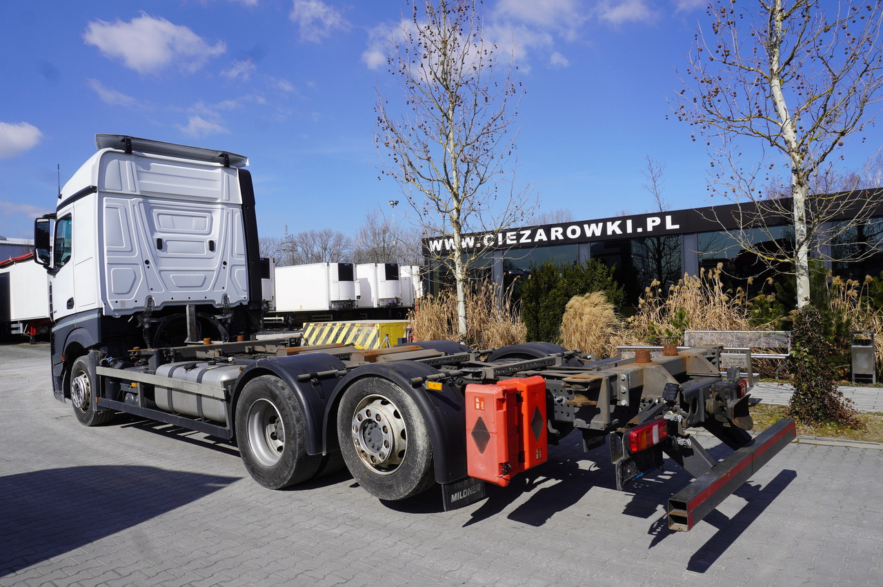 MERCEDES-BENZ Actros 2543 / BDF / Retarder / sleeping cabin - Konteineru vedējs/ Kravas automašīna ar noņemamā virsbūve: foto 3 MERCEDES-BENZ Actros 2543 / BDF / Retarder / sleeping cabin - Konteineru vedējs/ Kravas automašīna ar noņemamā virsbūve: foto 3