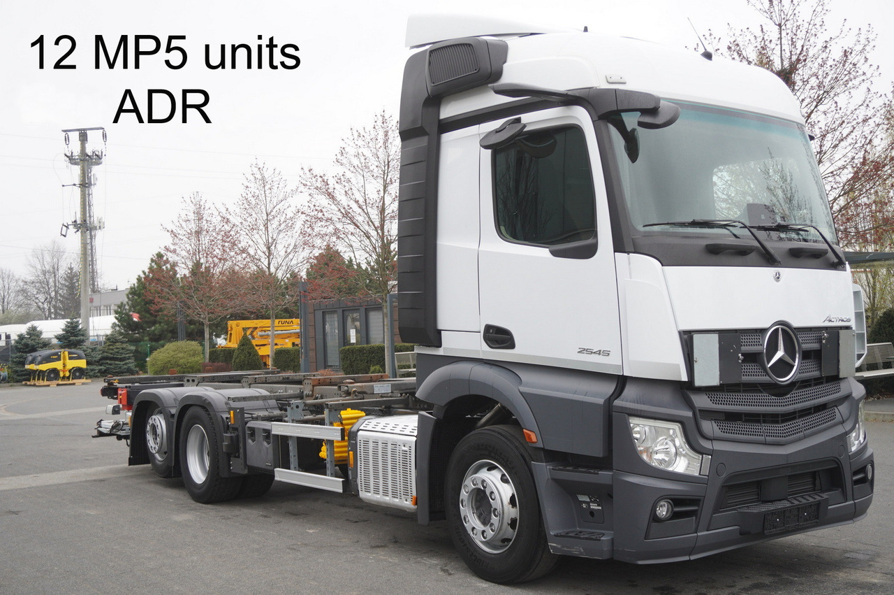 MERCEDES-BENZ Actros 2545 6×2 MP5 / ADR / several units - Konteineru vedējs/ Kravas automašīna ar noņemamā virsbūve: foto 1 MERCEDES-BENZ Actros 2545 6×2 MP5 / ADR / several units - Konteineru vedējs/ Kravas automašīna ar noņemamā virsbūve: foto 1