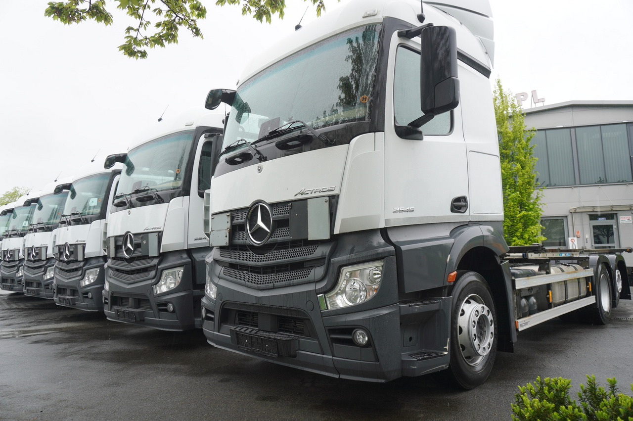 MERCEDES-BENZ Actros 2545 6×2 MP5 / FULL ADR / 12 units - Konteineru vedējs/ Kravas automašīna ar noņemamā virsbūve: foto 3 MERCEDES-BENZ Actros 2545 6×2 MP5 / FULL ADR / 12 units - Konteineru vedējs/ Kravas automašīna ar noņemamā virsbūve: foto 3