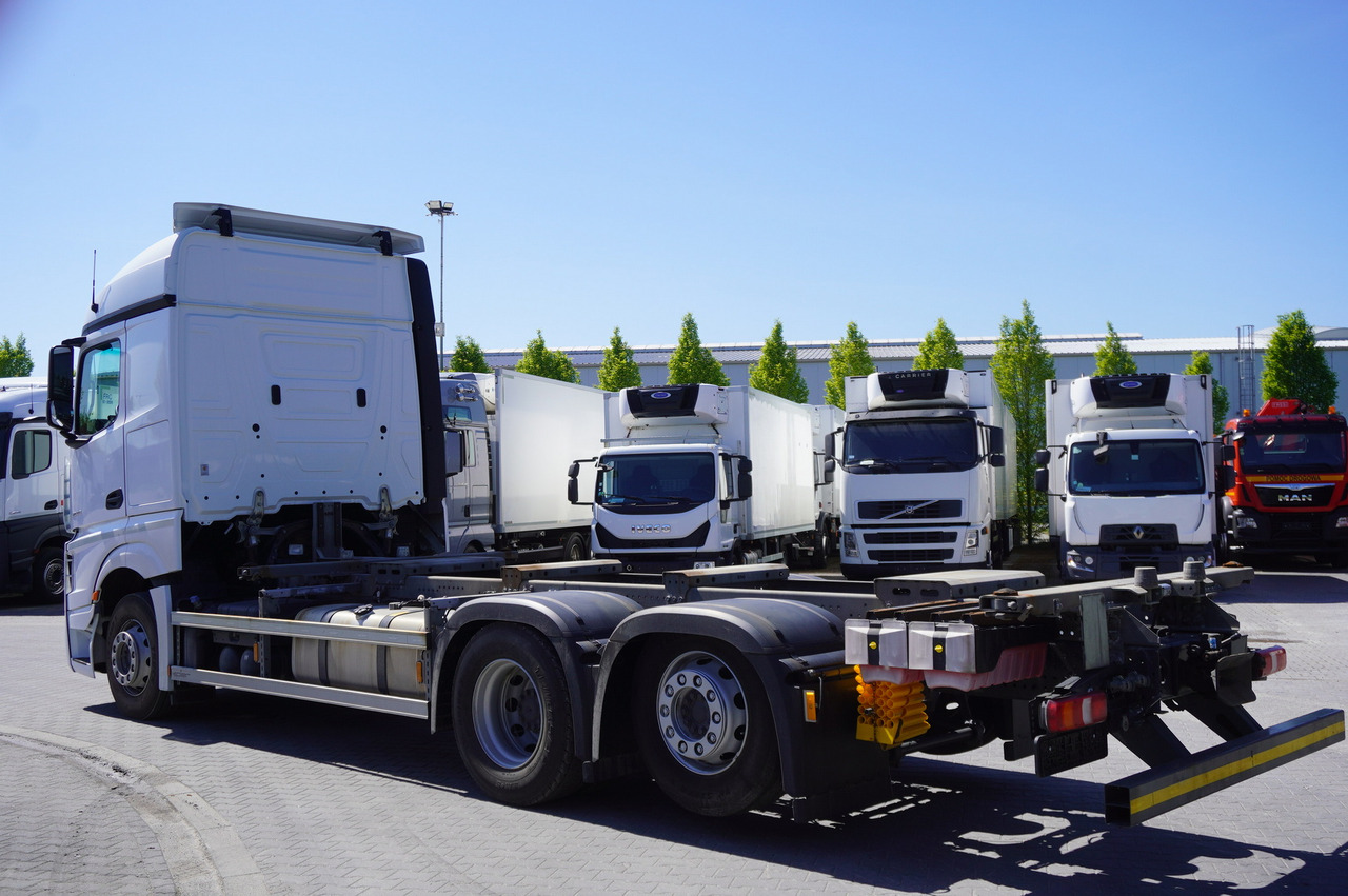 MERCEDES-BENZ Actros 2545 6×2 MP5 / Full ADR / BDF - Konteineru vedējs/ Kravas automašīna ar noņemamā virsbūve: foto 3 MERCEDES-BENZ Actros 2545 6×2 MP5 / Full ADR / BDF - Konteineru vedējs/ Kravas automašīna ar noņemamā virsbūve: foto 3