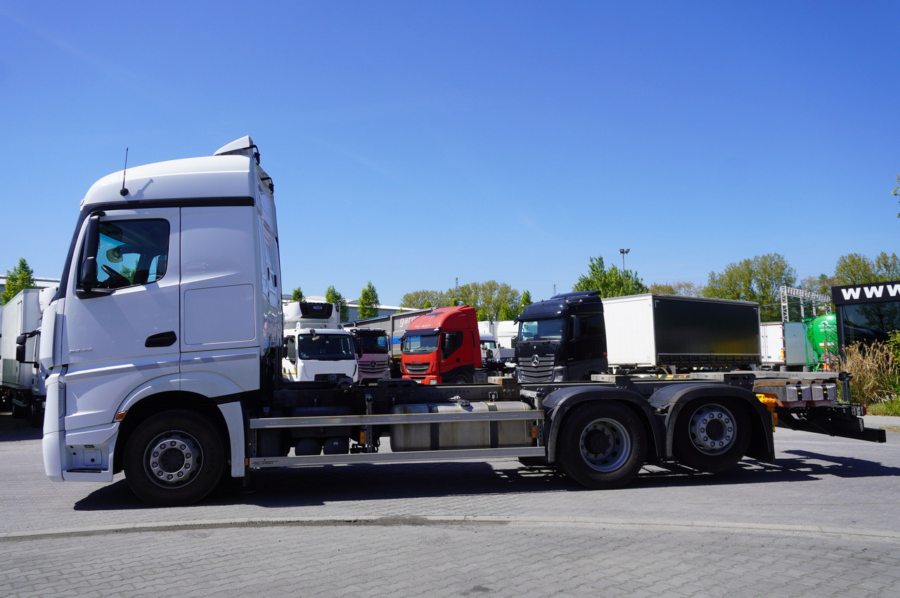MERCEDES-BENZ Actros 2545 6×2 MP5 / Full ADR / BDF - Konteineru vedējs/ Kravas automašīna ar noņemamā virsbūve: foto 2 MERCEDES-BENZ Actros 2545 6×2 MP5 / Full ADR / BDF - Konteineru vedējs/ Kravas automašīna ar noņemamā virsbūve: foto 2