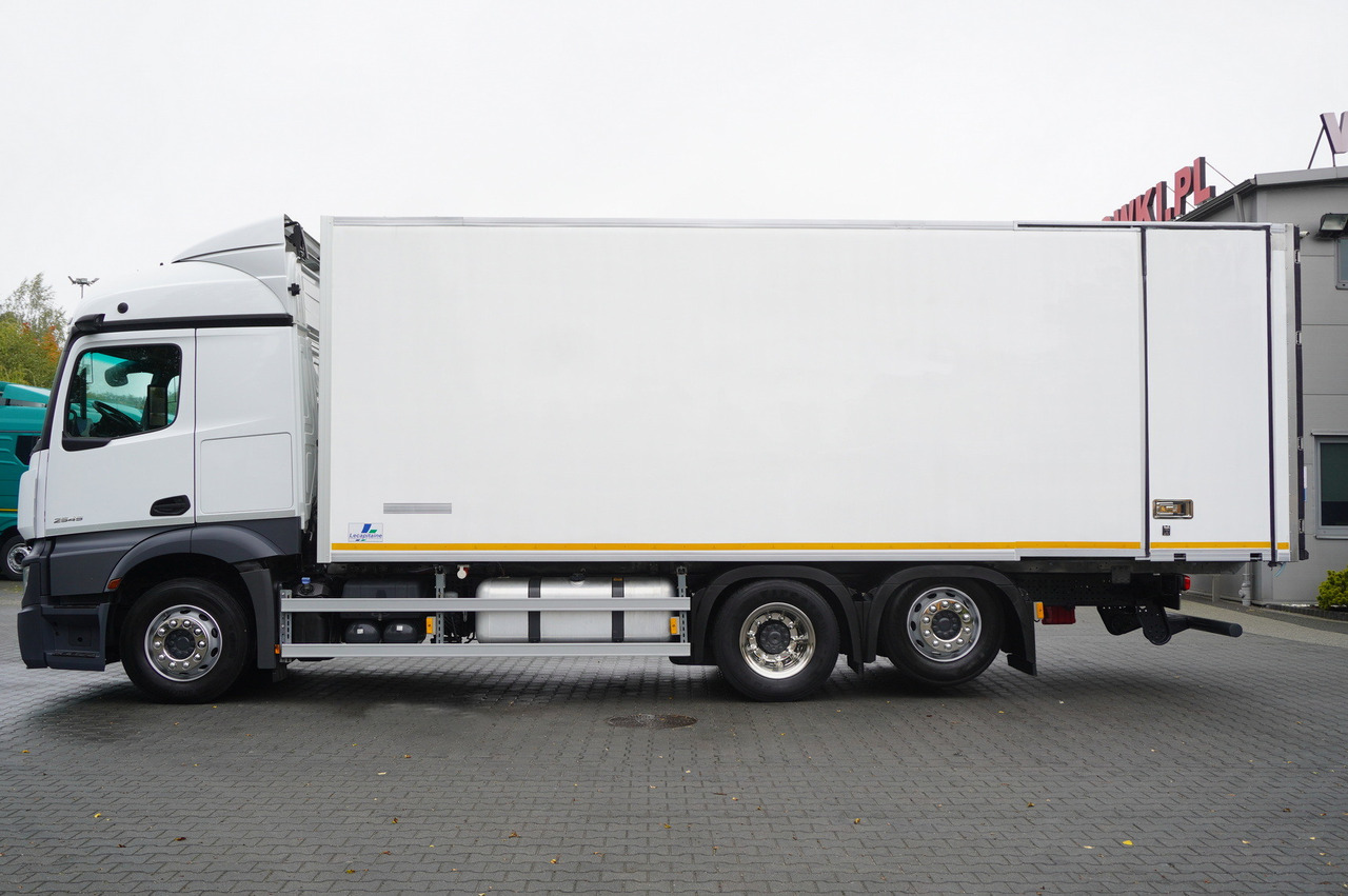 MERCEDES-BENZ Actros 2545 MP5 / Lecapitaine 18 EPAL refrigerator / Bitemperature / Carrier Supra 850 MT / ADR AT - Kravas automašīna refrižerators: foto 2 MERCEDES-BENZ Actros 2545 MP5 / Lecapitaine 18 EPAL refrigerator / Bitemperature / Carrier Supra 850 MT / ADR AT - Kravas automašīna refrižerators: foto 2