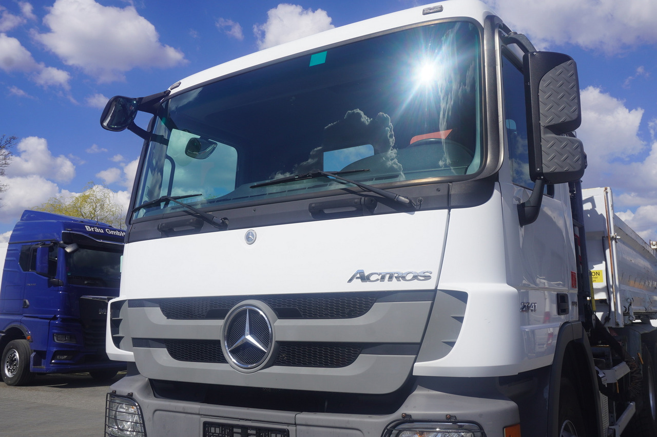 Bortu kravas automašīna/ Platforma, Kravas auto ar manipulatoru MERCEDES-BENZ Actros 2641 6×4 E5 / Crane / Dumper / 110000 km!: foto 14