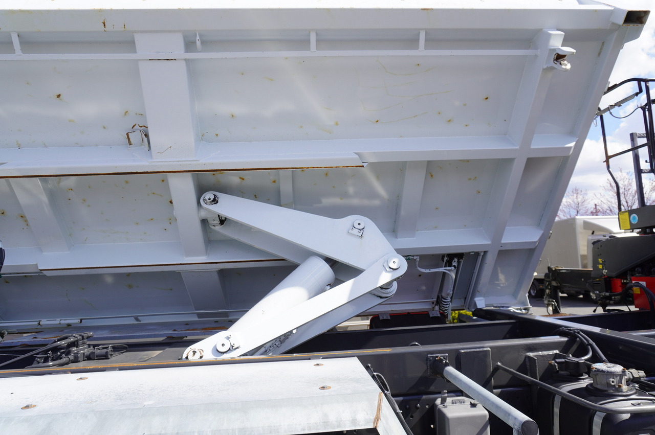 Bortu kravas automašīna/ Platforma, Kravas auto ar manipulatoru MERCEDES-BENZ Actros 2641 6×4 E5 / Crane / Dumper / 110000 km!: foto 21