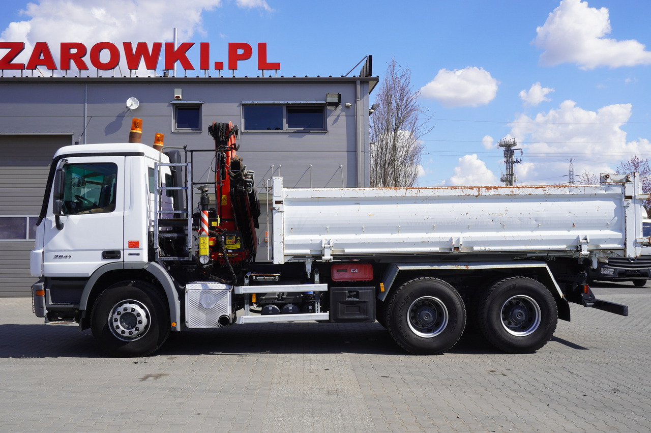 Bortu kravas automašīna/ Platforma, Kravas auto ar manipulatoru MERCEDES-BENZ Actros 2641 6×4 E5 / Crane / Dumper / 110000 km!: foto 10