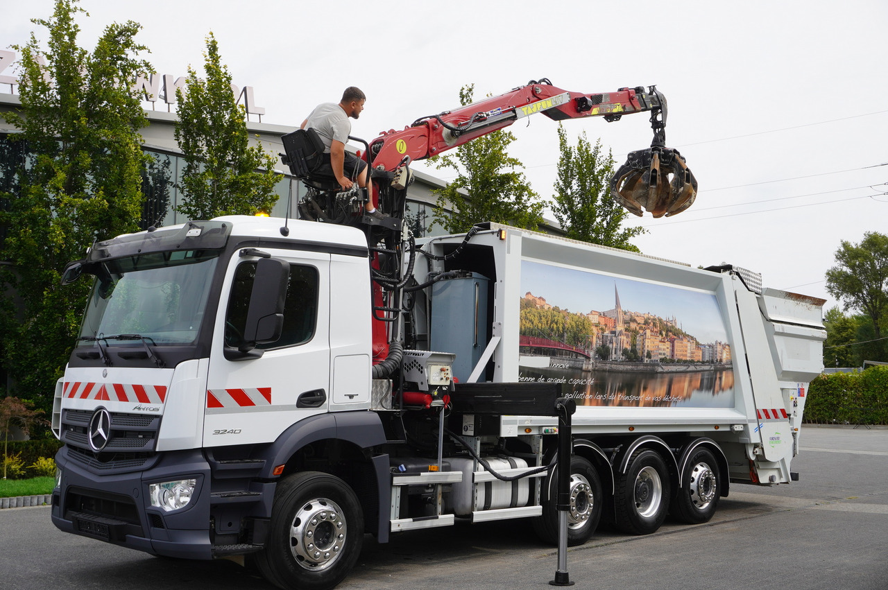 MERCEDES-BENZ Antos 3240 8x2 / Tajfun 5T crane / Farid Industries garbage truck/ 3 steered axles - Asenizācijas mašīna: foto 4 MERCEDES-BENZ Antos 3240 8x2 / Tajfun 5T crane / Farid Industries garbage truck/ 3 steered axles - Asenizācijas mašīna: foto 4