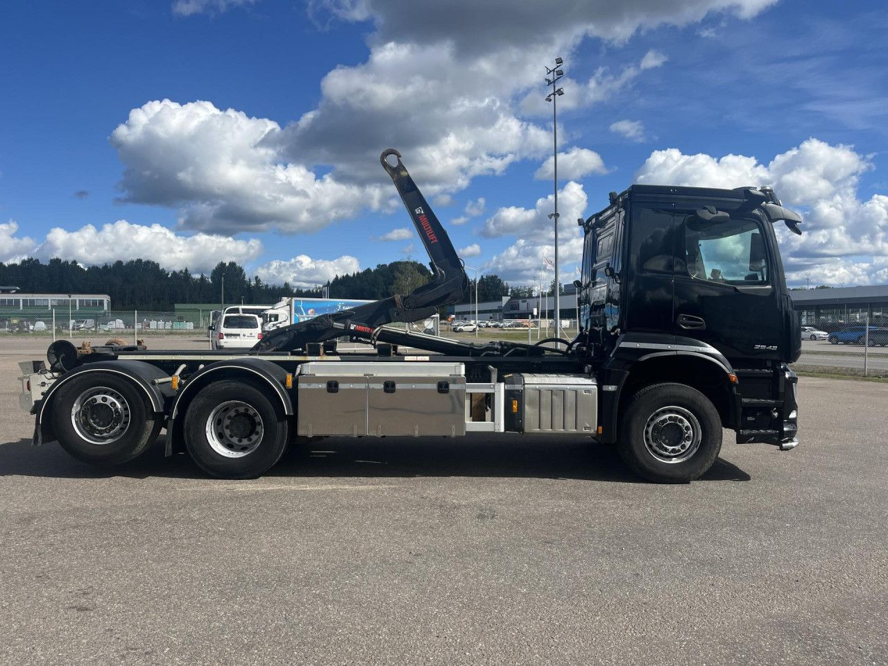 MERCEDES-BENZ Arocs 2543 6x2*4 / 21t Hooklift HIAB ULT21Z56 / 2022 - Pacēlājs ar āķi: foto 4 MERCEDES-BENZ Arocs 2543 6x2*4 / 21t Hooklift HIAB ULT21Z56 / 2022 - Pacēlājs ar āķi: foto 4