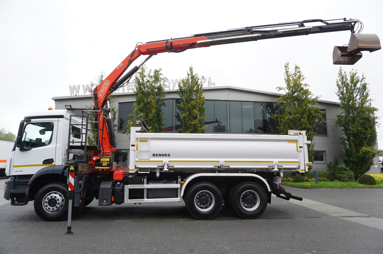 MERCEDES-BENZ Arocs 2636 6x4 / Fassi F175 / 7.7 t / 10 m / 2-side tipper / Bortmatic - Kravas auto ar manipulatoru: foto 4 MERCEDES-BENZ Arocs 2636 6x4 / Fassi F175 / 7.7 t / 10 m / 2-side tipper / Bortmatic - Kravas auto ar manipulatoru: foto 4