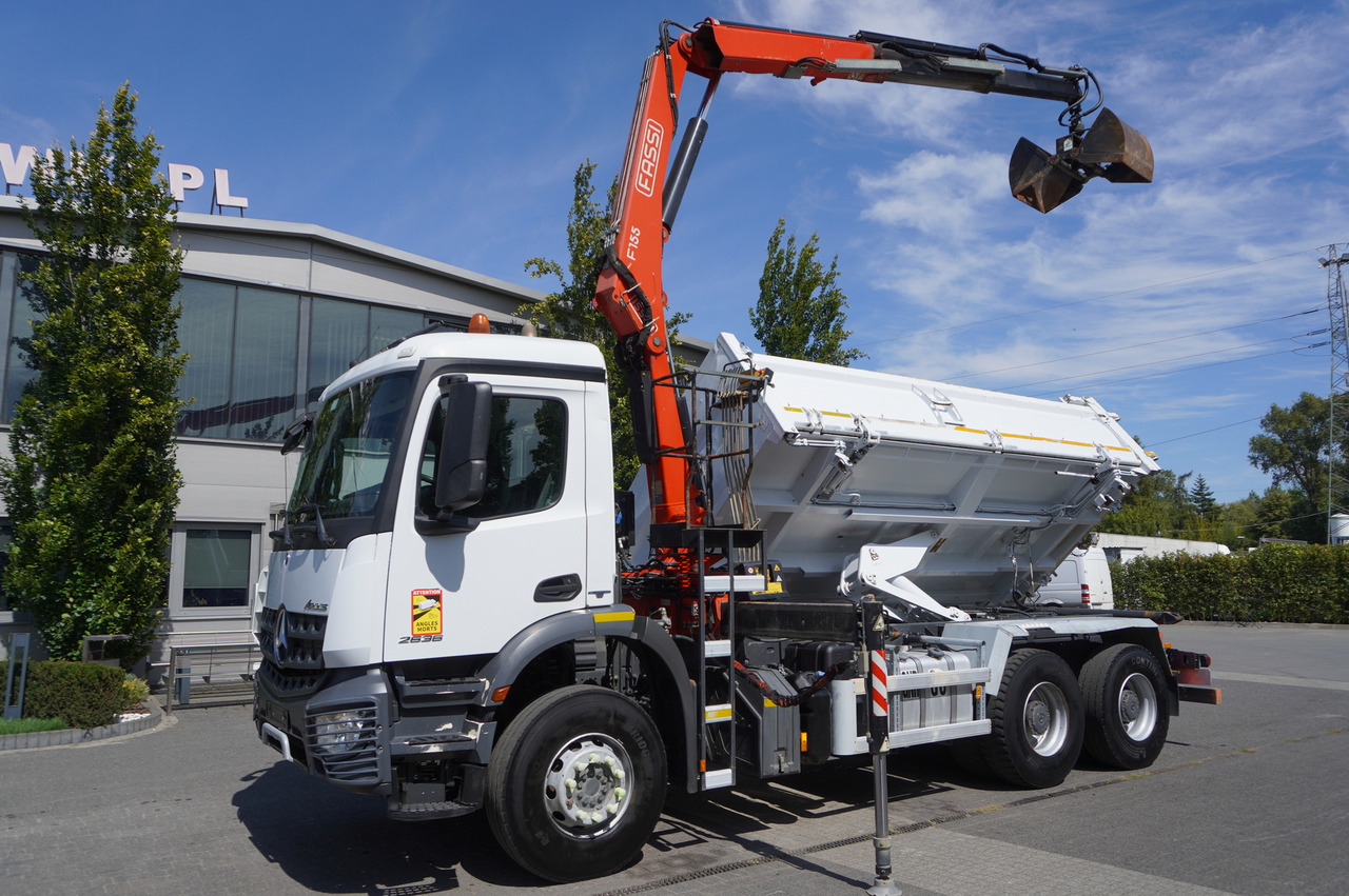MERCEDES-BENZ Arocs 2636 / 6x4 / HDS Fassi / 3-Way Tipper / Bortmatic - Kravas automašīna pašizgāzējs, Kravas auto ar manipulatoru: foto 2 MERCEDES-BENZ Arocs 2636 / 6x4 / HDS Fassi / 3-Way Tipper / Bortmatic - Kravas automašīna pašizgāzējs, Kravas auto ar manipulatoru: foto 2