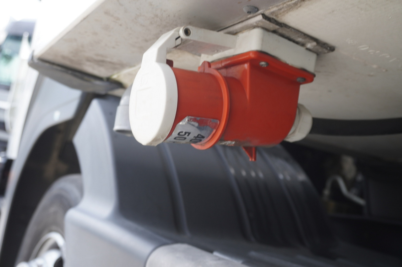 Kravas automašīna refrižerators, Kravas auto ar manipulatoru pārvadāšana gaļas MERCEDES-BENZ Atego 1021 / Lamberet meat hook refrigerator / Carcass elevator 1000 kg / Thermoking T800 R: foto 11