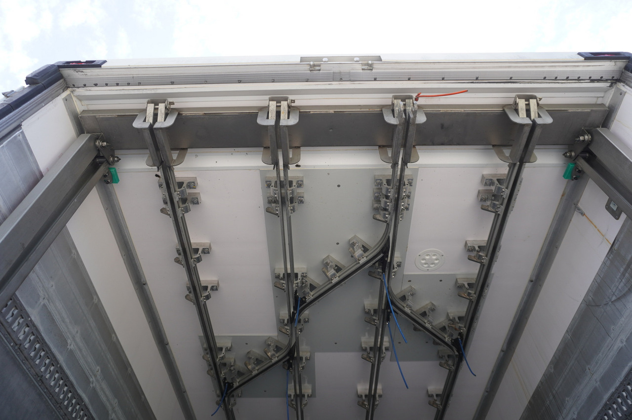 Kravas automašīna refrižerators, Kravas auto ar manipulatoru pārvadāšana gaļas MERCEDES-BENZ Atego 1021 / Lamberet meat hook refrigerator / Carcass elevator 1000 kg / Thermoking T800 R: foto 14