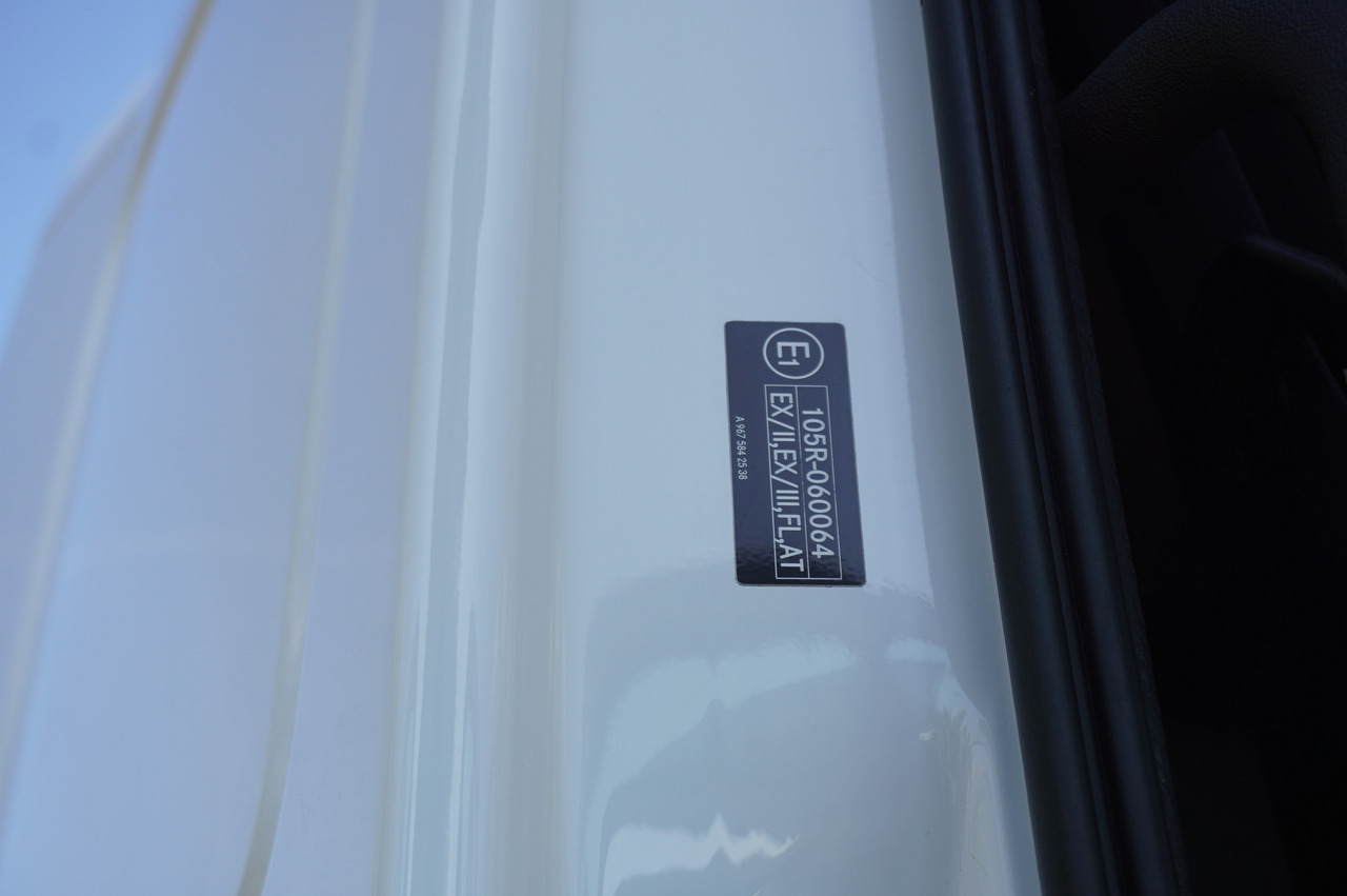 MERCEDES-BENZ Atego 1223 / Lamberet Refrigerator / Full ADR / Sleeper cab / 175 tho. km - Kravas automašīna refrižerators: foto 3 MERCEDES-BENZ Atego 1223 / Lamberet Refrigerator / Full ADR / Sleeper cab / 175 tho. km - Kravas automašīna refrižerators: foto 3
