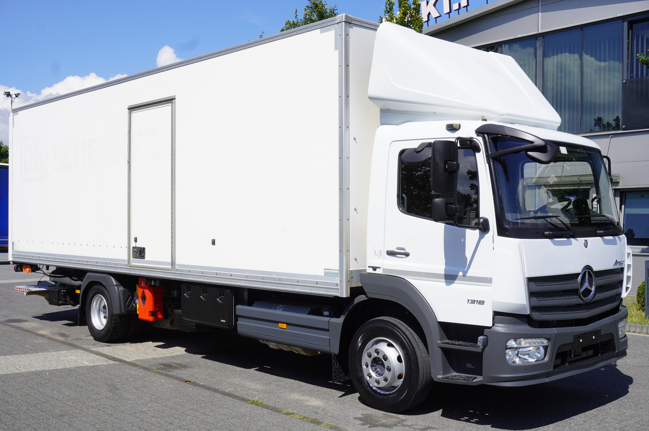 MERCEDES-BENZ Atego 1318 E6 / 20 pallet container / lift / 90 thousand km !!! - Kravas automašīna ar slēgto virsbūvi: foto 1 MERCEDES-BENZ Atego 1318 E6 / 20 pallet container / lift / 90 thousand km !!! - Kravas automašīna ar slēgto virsbūvi: foto 1