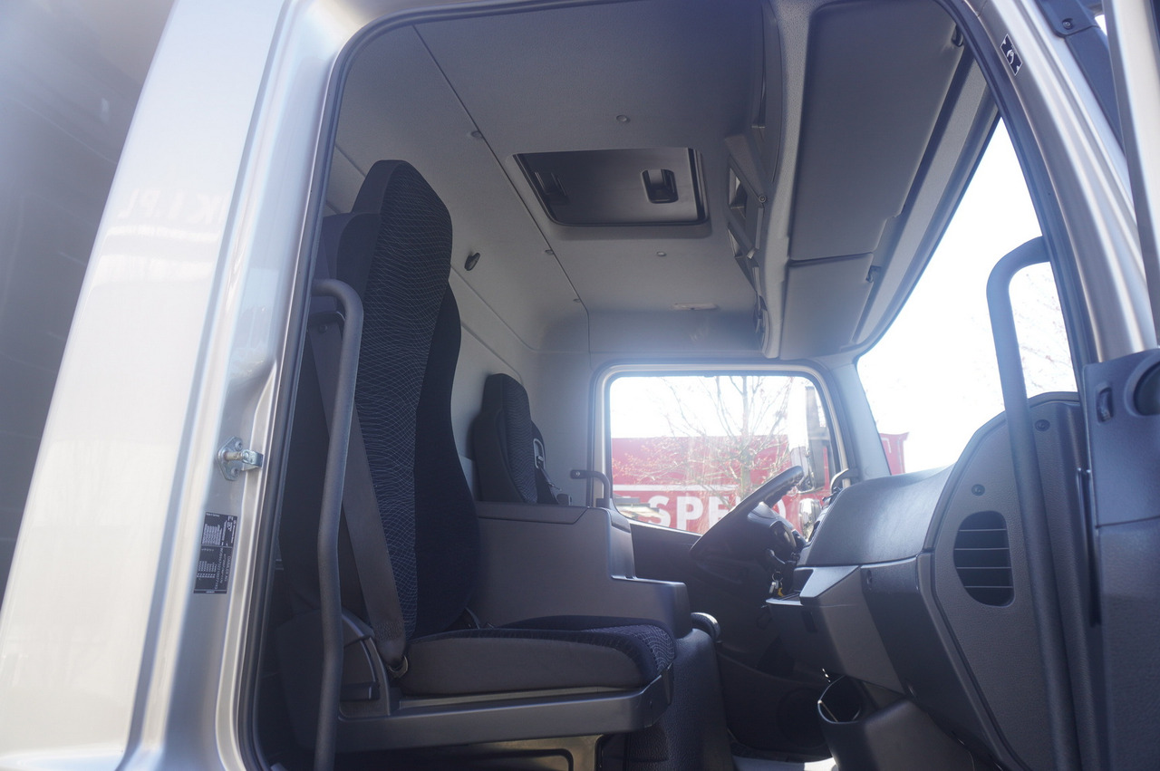 Kravas automašīna ar slēgto virsbūvi MERCEDES-BENZ Atego 818 / Box superstructure / DAUTEL tailgate 1.5T: foto 24